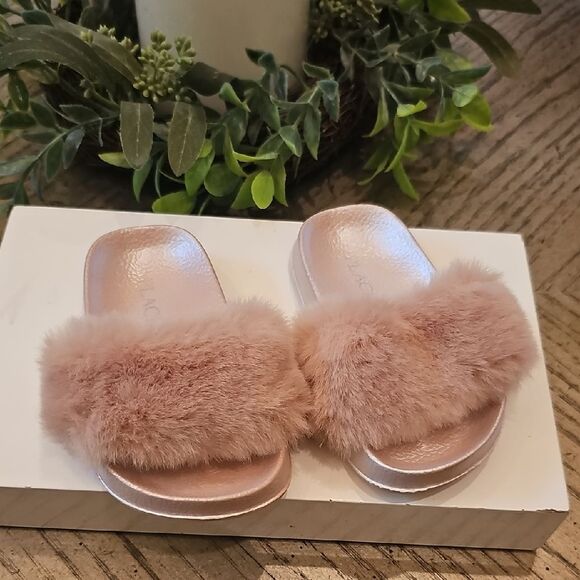 Fuzzy Pink Slide Sandals Size 6 Excellent New Condition - Picture 1 of 6